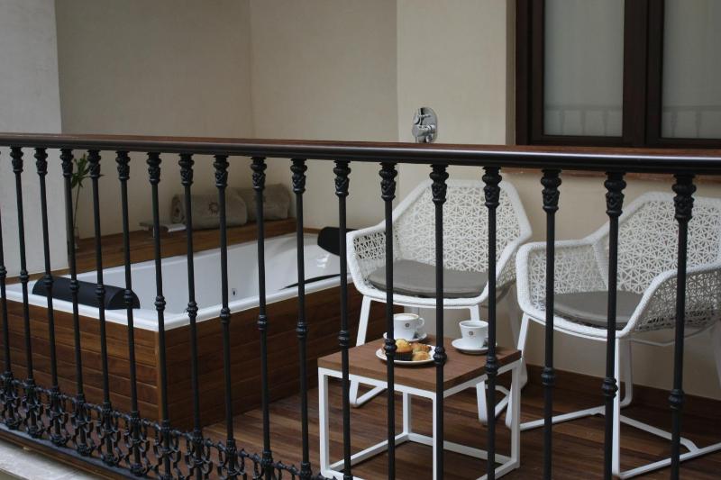 Junior Suite with  Jacuzzi® image 2