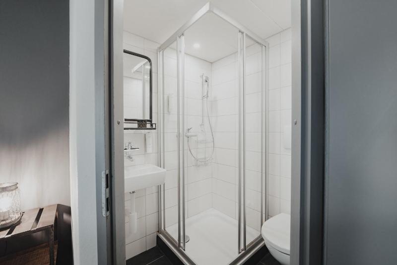 Double Room image 3
