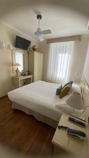 Double or Twin Room with Mountain View image 4