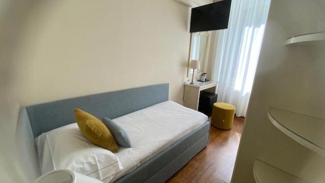 Single Room with Mountain View image 1
