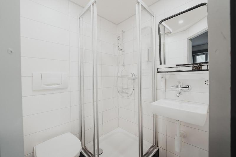 Quadruple Room with Private Bathroom image 2