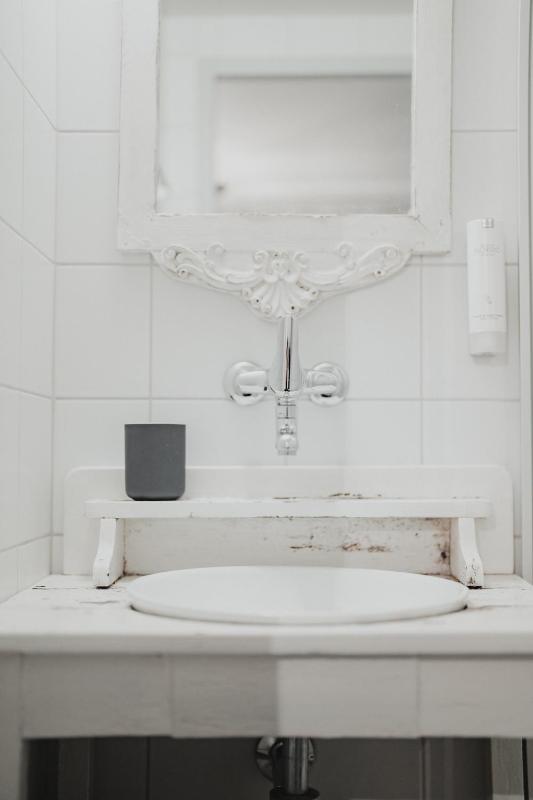 One-Bedroom Apartment image 3