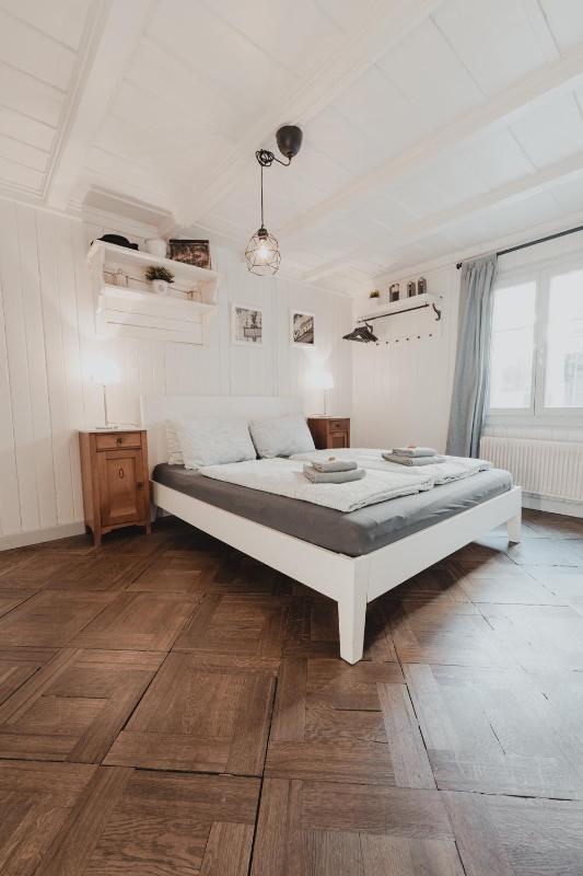 One-Bedroom Apartment image 1