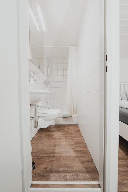 Economy Double Room image 2