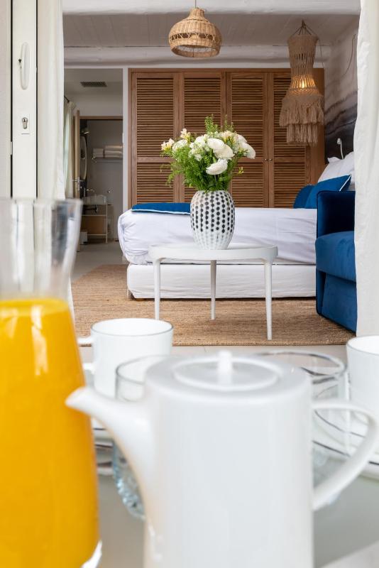 Triple Room with Sea View image 2