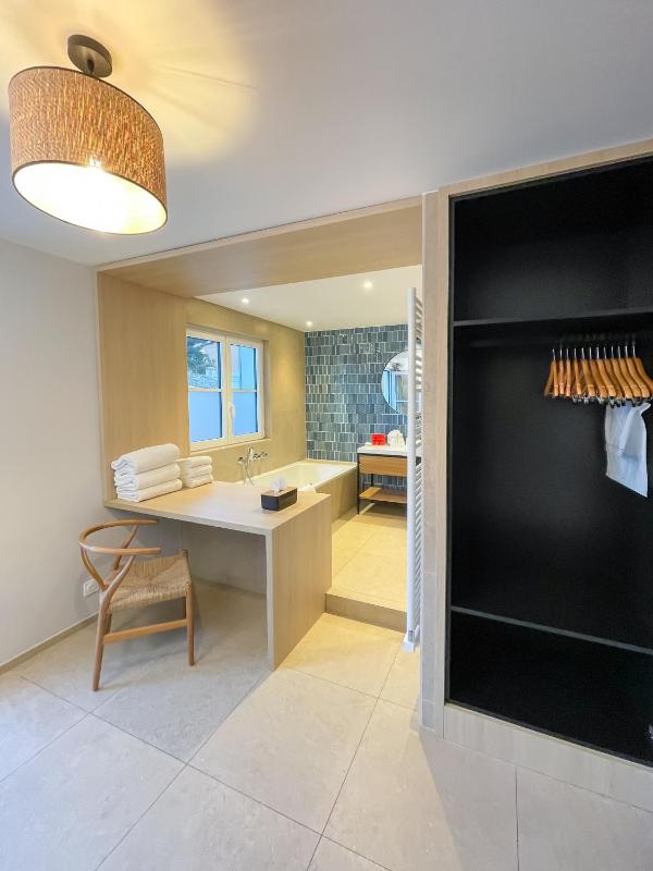 Junior Suite with Sea View image 2