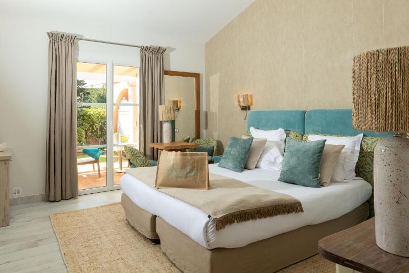 Deluxe Double Room image 1