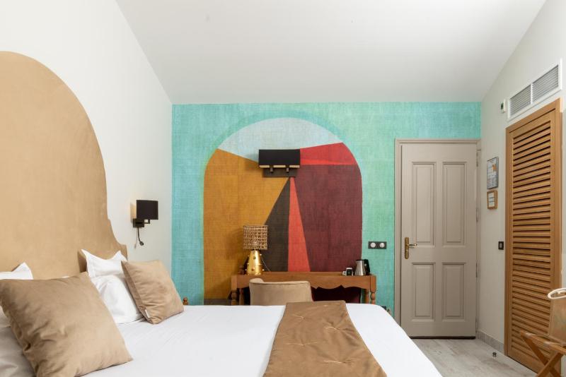Deluxe Double Room image 3
