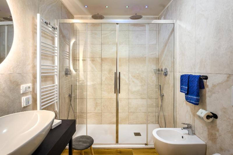 Lady Camollia Apartment - image 16