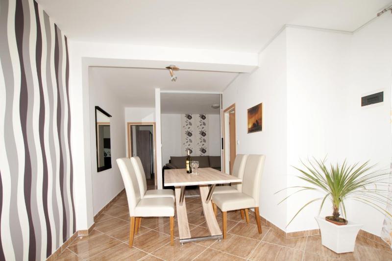 One-Bedroom Apartment with Balcony and Sea View image 4