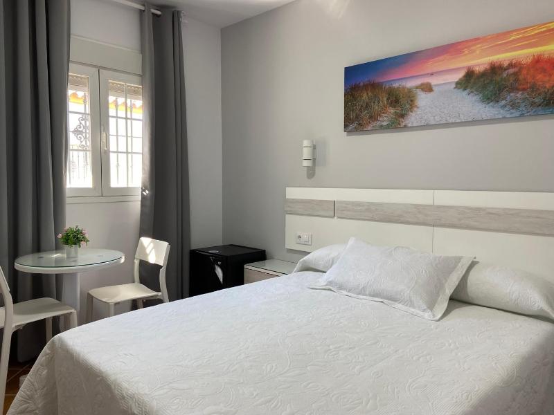 Double Room image 3
