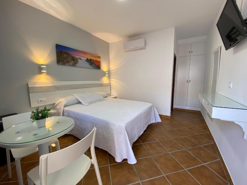 Double Room image 2