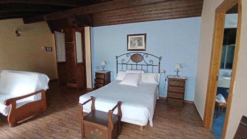 Deluxe Room image 1