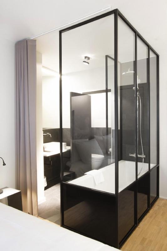 Superior Double Room with Air-conditioning and Cathedral View image 3