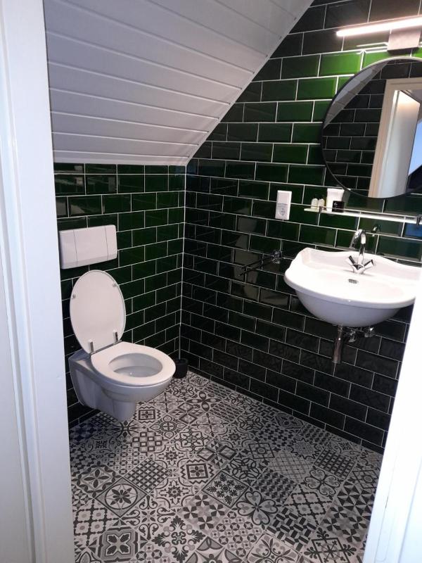 Standard Double Room image 4