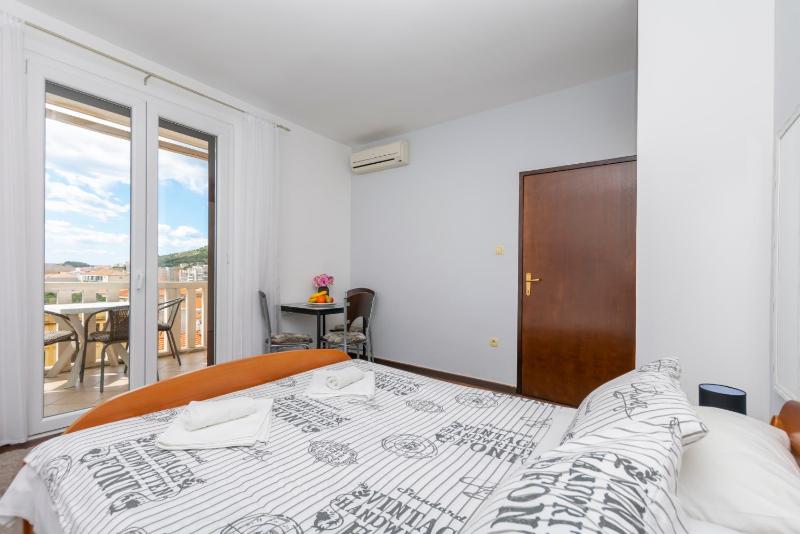 Apartments Villa White House - image 16