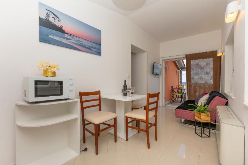 Apartments Villa White House - image 10