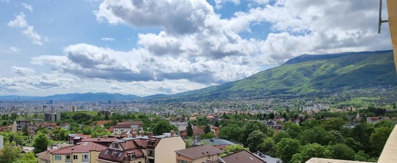 Deluxe Apartment with view to the city  image 2