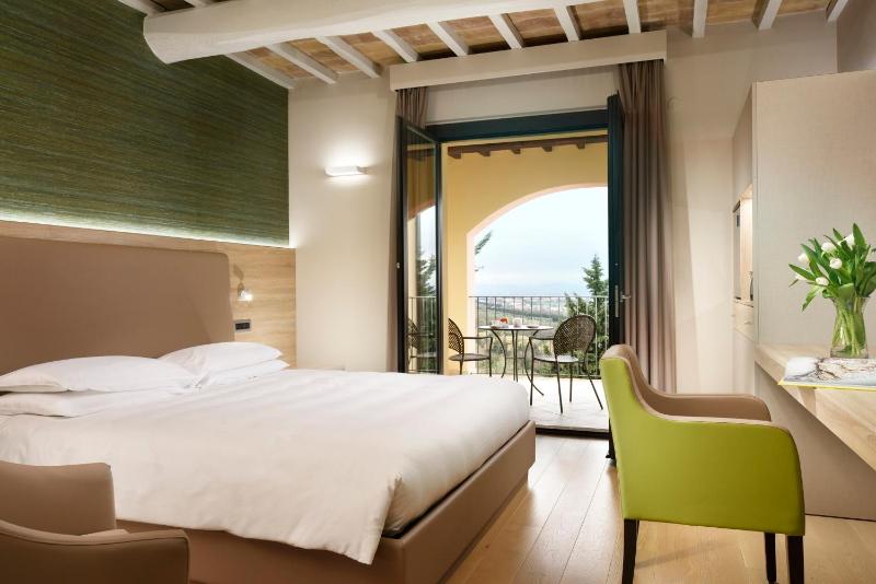 Superior Double Room with Spa Access image 4