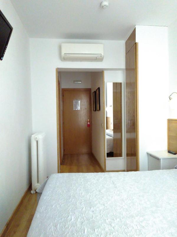 Double Room with Street View image 2