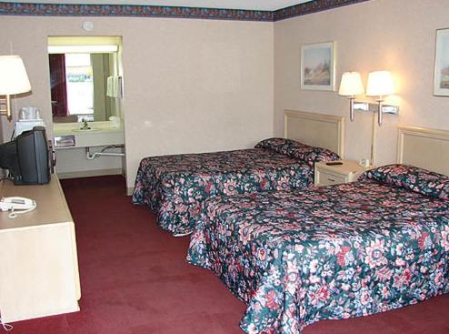 Double Room with Two Double Beds image 3