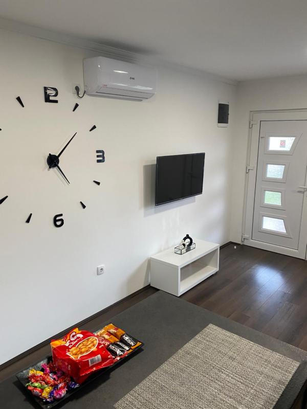 One-Bedroom Apartment image 2