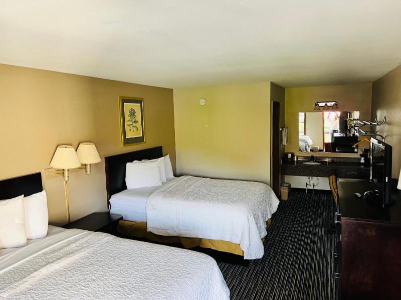 Double Room with Two Double Beds - Non Smoking image 1