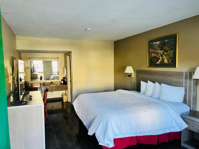 King Room - Non Smoking image 3