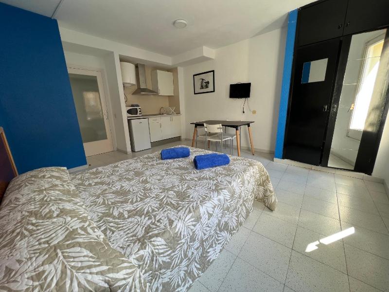 Apartaments Monjardí - image 35