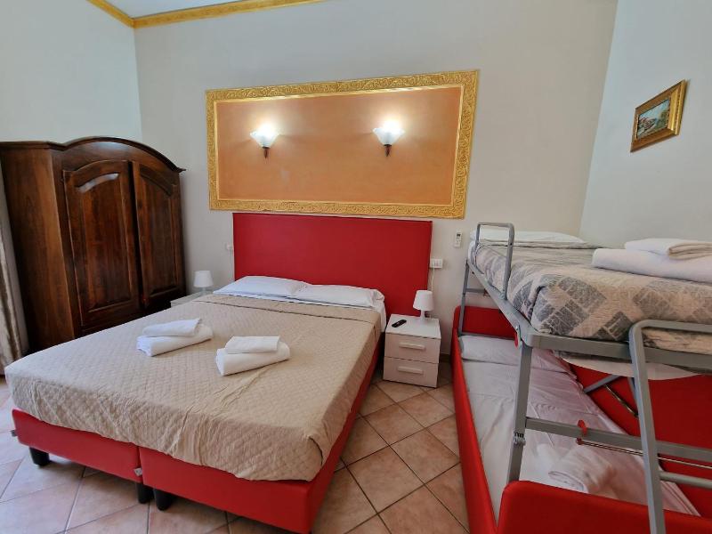 Quadruple Room image 4