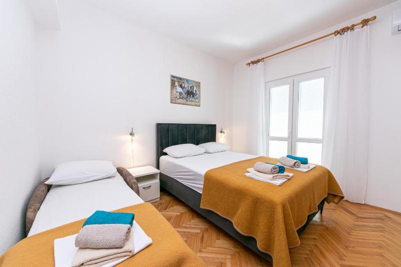 One-Bedroom Apartment with Terrace and Sea View image 1