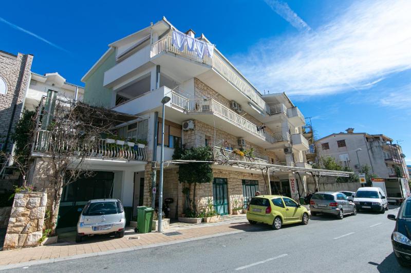 Apartments with WiFi Makarska - 19995 - image 6