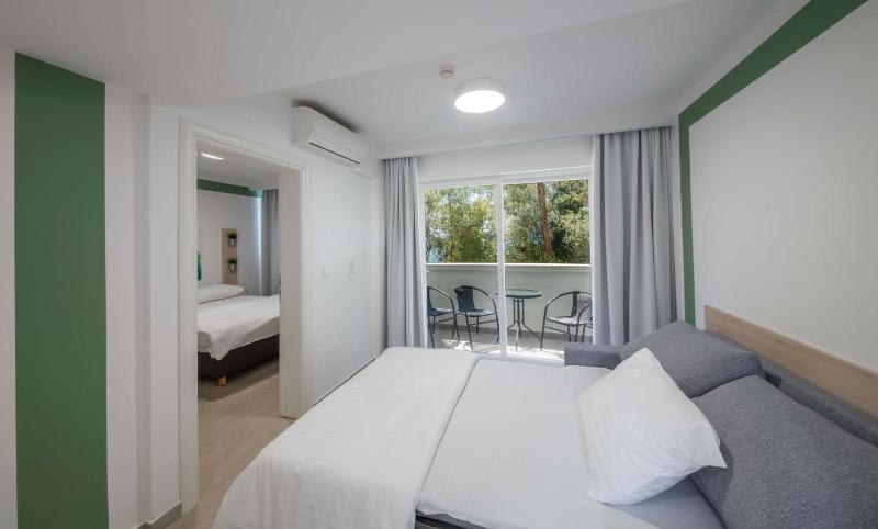 Superior Family Room with Seaside Balcony image 4