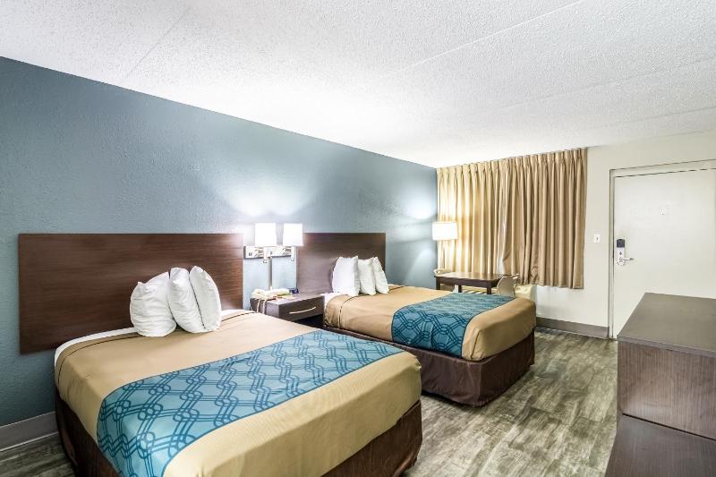 Double Room with Two Double Beds - Smoking image 1