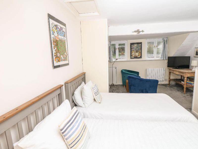 Quarry Cottage - image 24