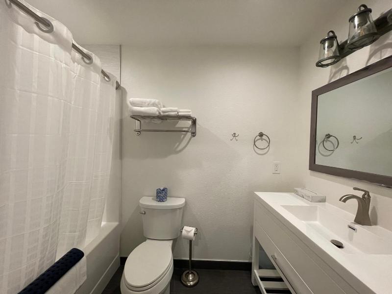 King Room image 4