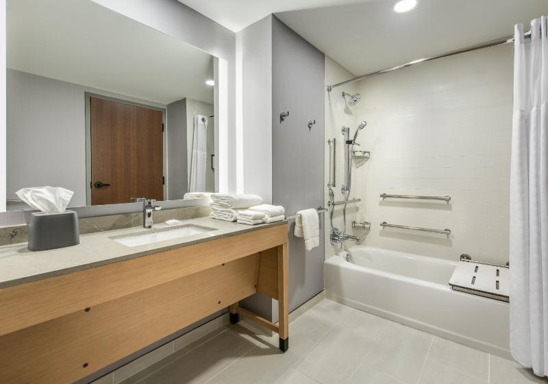Waterfront Queen Room with Two Queen Beds with Accessible Tub - Disability Access image 2