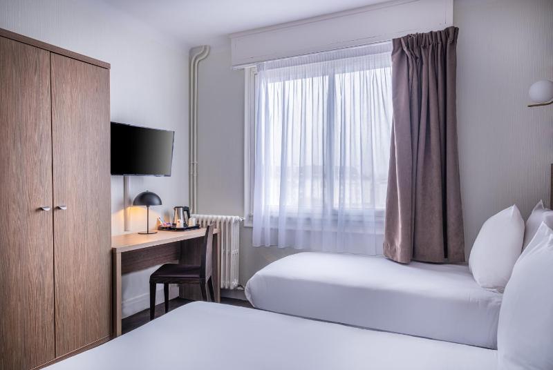 Standard Triple Room image 4
