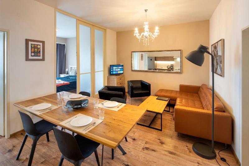 Double Room with Balcony and Shared Bathroom image 3