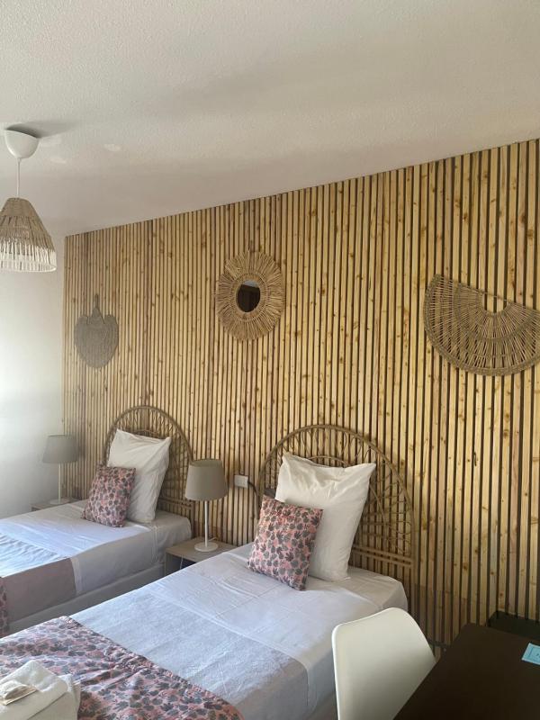 Twin Room image 3