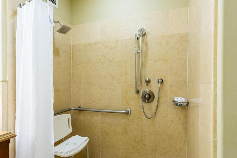 Guest room, 1 King Hearing Accessible  image 2