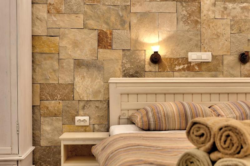Classic Triple Room image 4