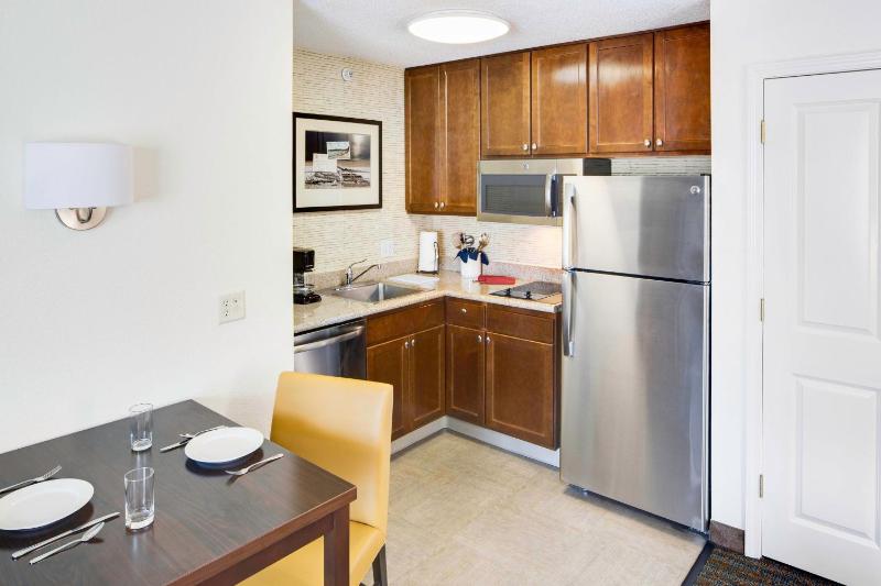 One-Bedroom King Suite image 4
