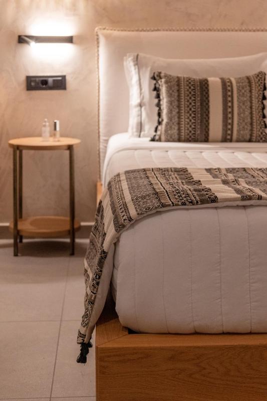 Almyra Oia Suites - Adults Only - image 8