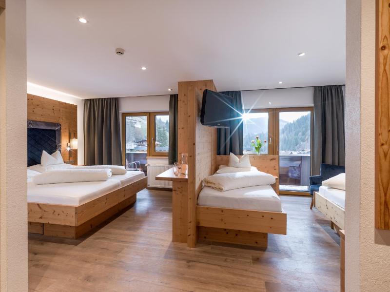 Quadruple Room image 2