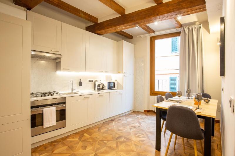 Deluxe Studio image 2