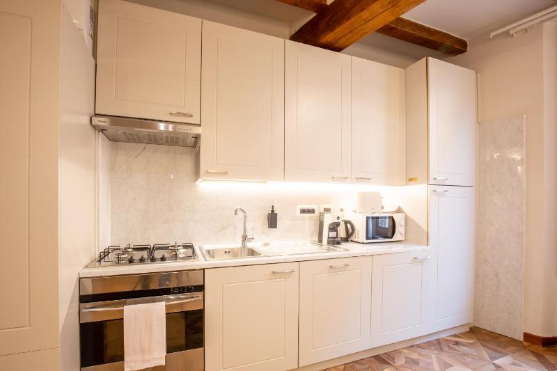 Deluxe Studio image 1