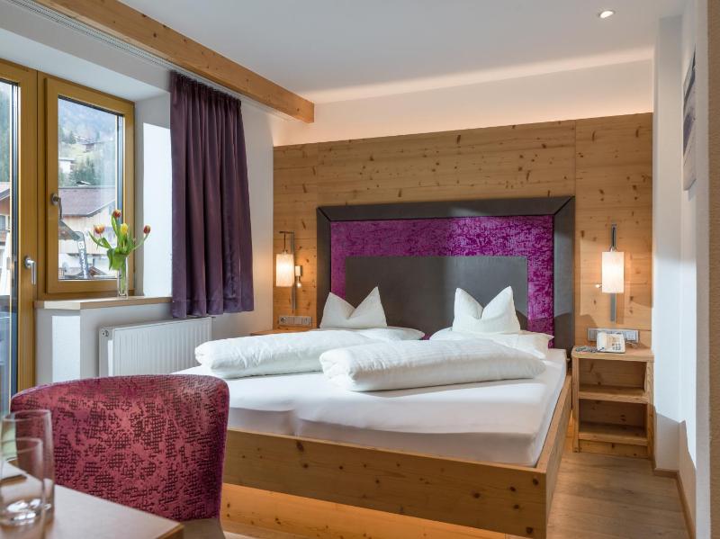 Double Room image 2