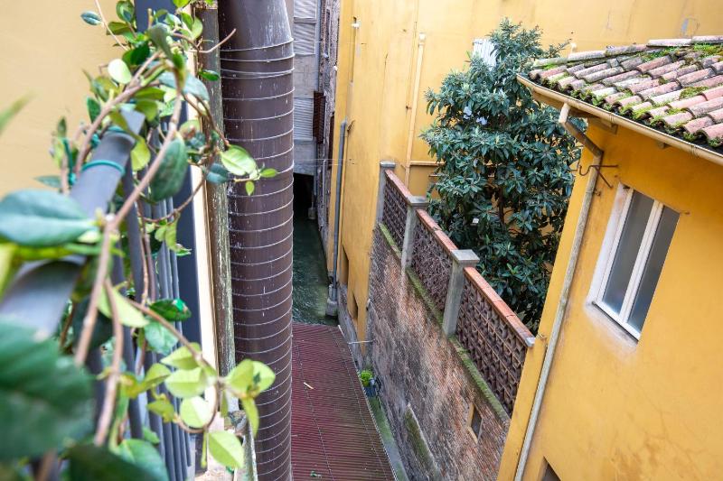 Deluxe Suite with Spa Bath image 4