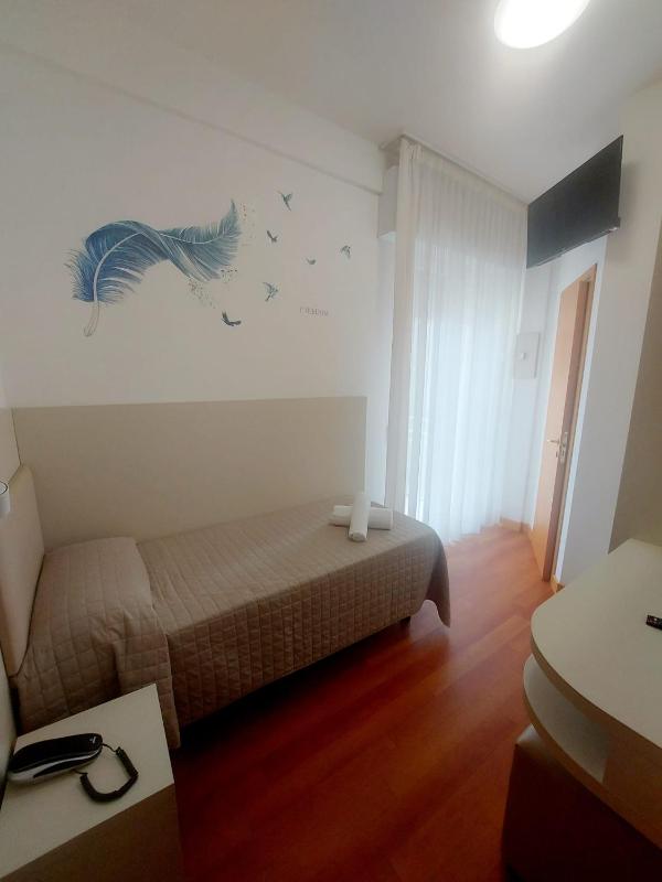 Single Room image 1